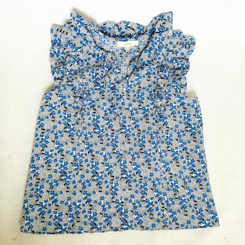 Loft Short Flutter Sleeve Blue Flower Patterned Blouse | Size Medium